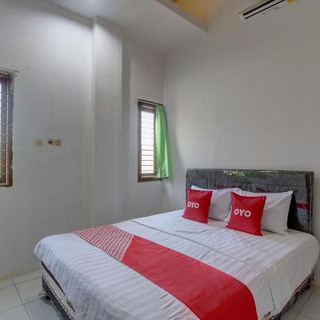 Capital O 91690 Moza Guest House Klaten المظهر الخارجي الصورة