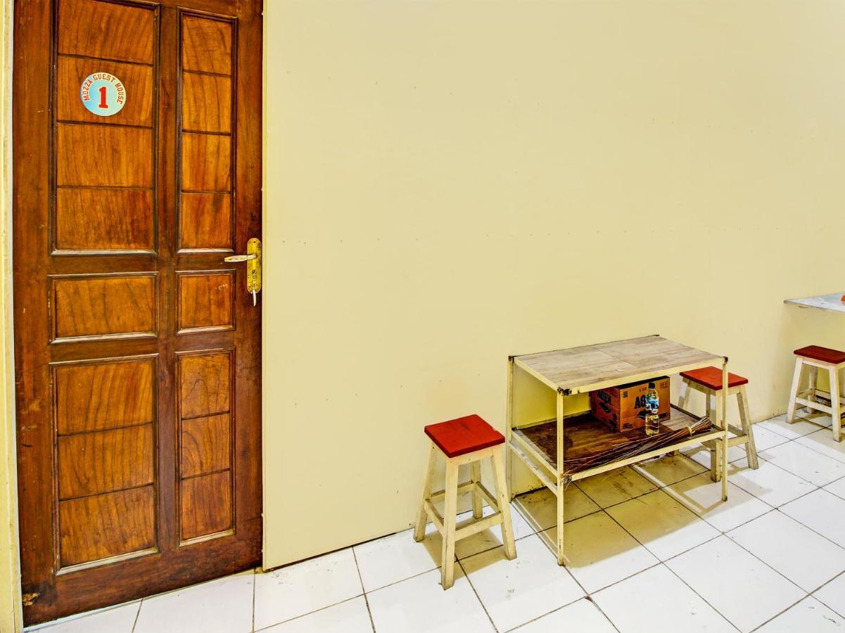 Capital O 91690 Moza Guest House Klaten المظهر الخارجي الصورة