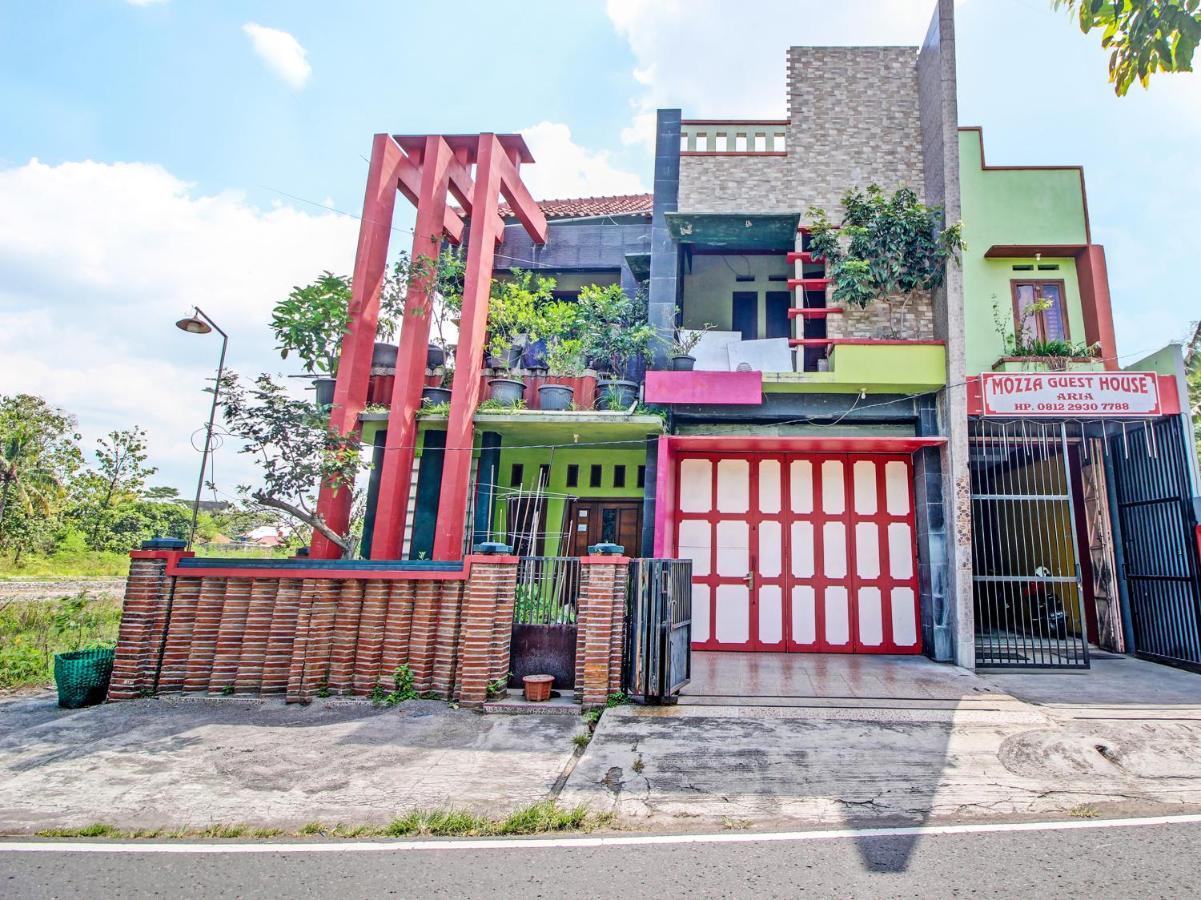 Capital O 91690 Moza Guest House Klaten المظهر الخارجي الصورة