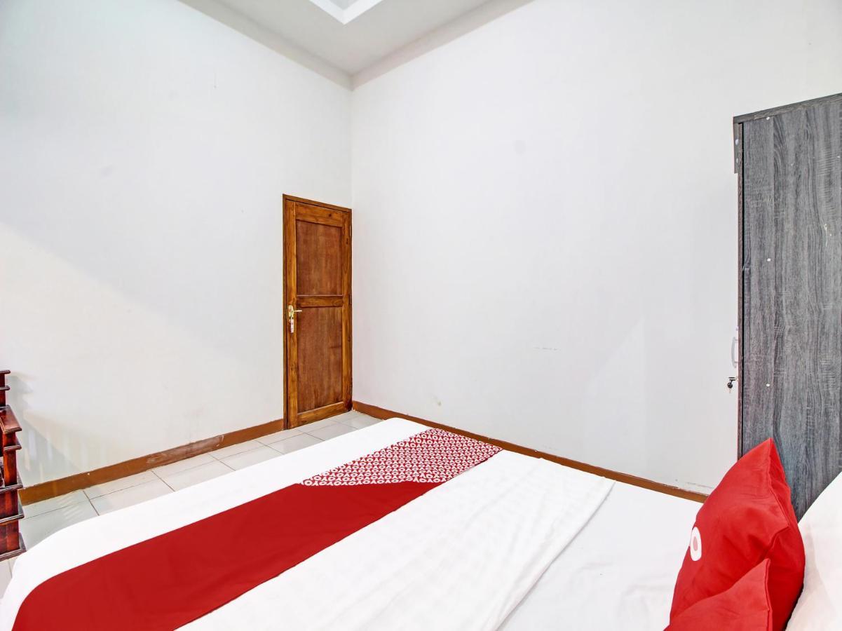 Capital O 91690 Moza Guest House Klaten المظهر الخارجي الصورة